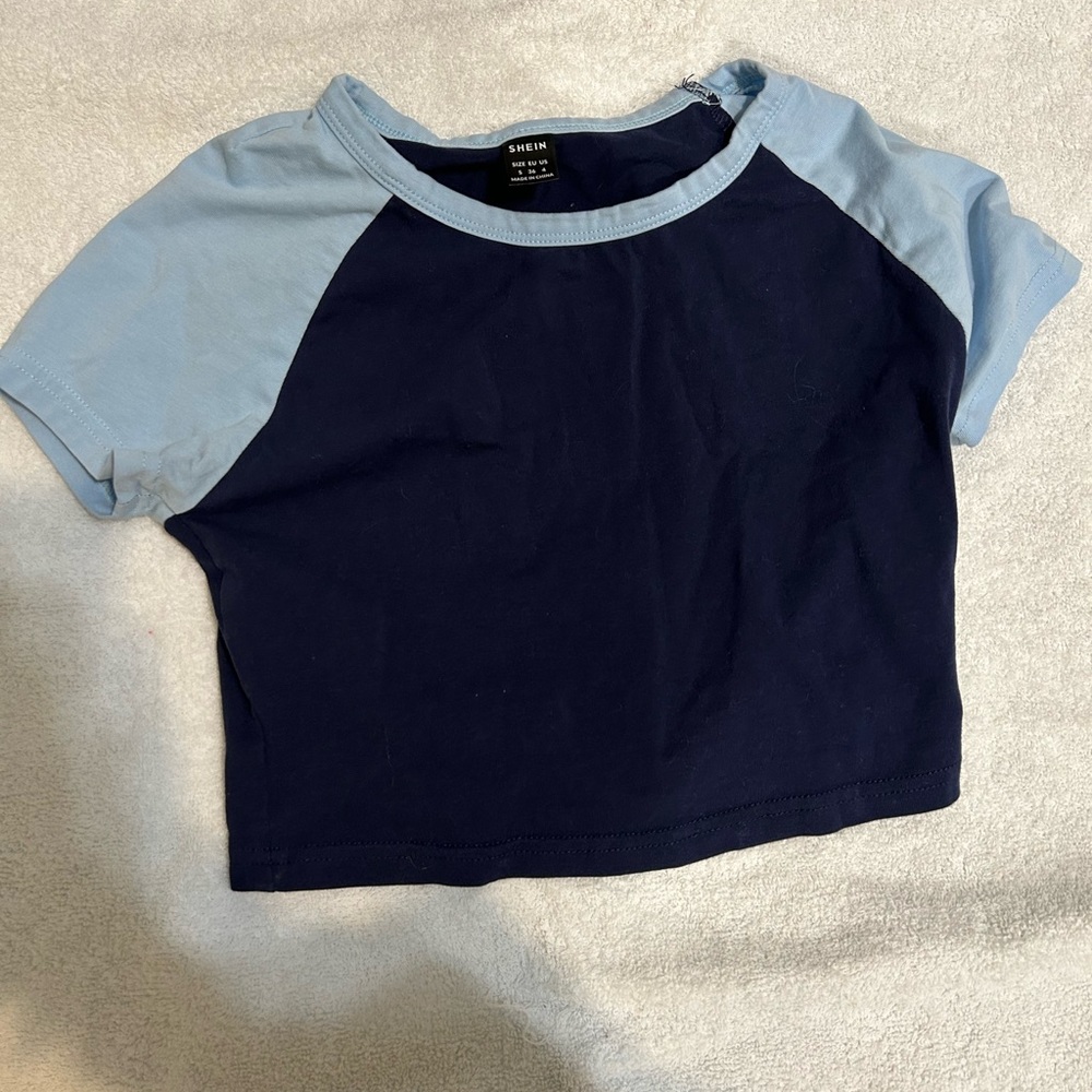 shein color block cropped tee. size S